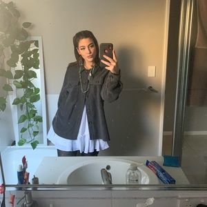 Meet your Posher, Claudia